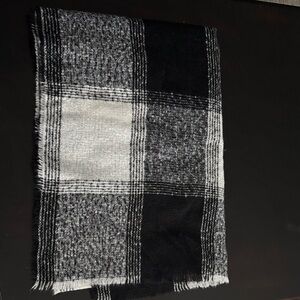 Old Navy Black and White Knit Accessory